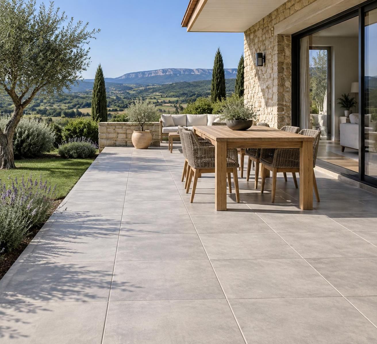 découvrez comment choisir un joint adapté au carrelage extérieur et le poser correctement pour résister durablement aux intempéries et au gel.